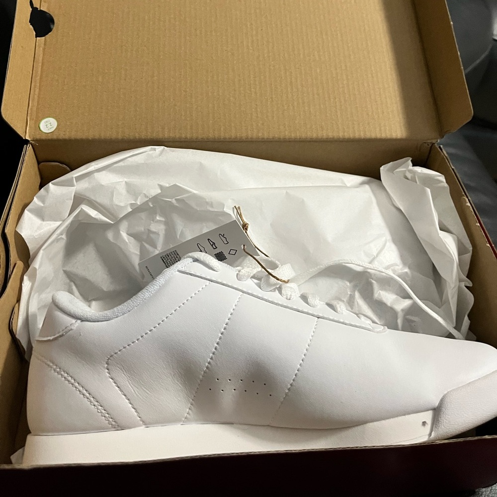 New in box, Reebok, 8.5 wide classic